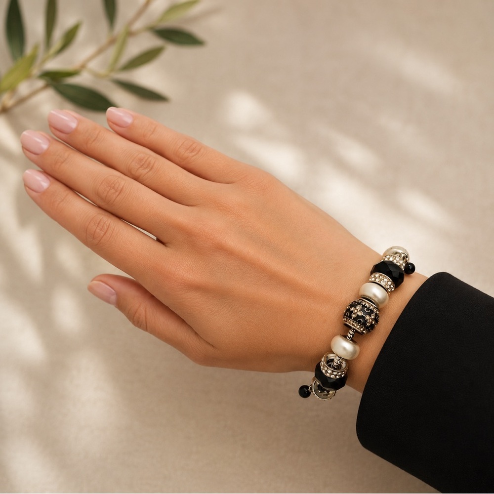 Bella Perlina Black & White Beaded Bracelet